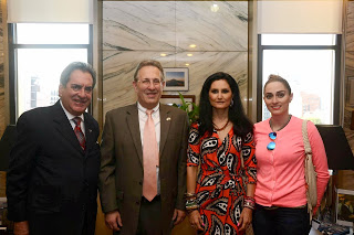 Con el Embajador Wayne, la Presidenta del Sistema DIF estatal, Blanca Rivera Rio de Lozano, y Blanca Lozano Rivera Rio. 