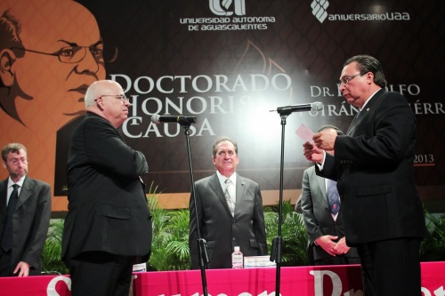 Con el rector Mario Andrade en la investidura del subsecretario Rodolfo Tuirán como Doctor Honoris Causa por la UAA.