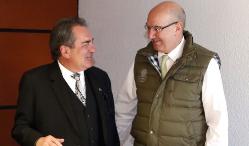 con el  Juan José Guerra Abud, titular de la Secretaría de Medio Ambiente y Recursos Naturales (SEMARNAT)