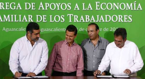 Ante el Presidente Peña Nieto y el Secretario del Trabajo, firma de convenios con el director de INFONACOT.