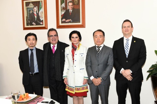 Con los directivos de Tokai Kogyo, acompañado por la Presidenta del DIF Estatal y el Secretario de Desarrollo Económico